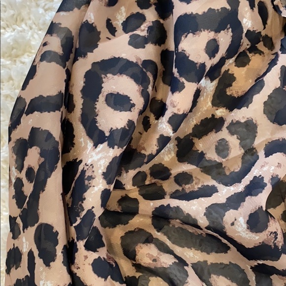 🌟LAST ONE🌟 Leopard Wrap - Picture 7 of 7